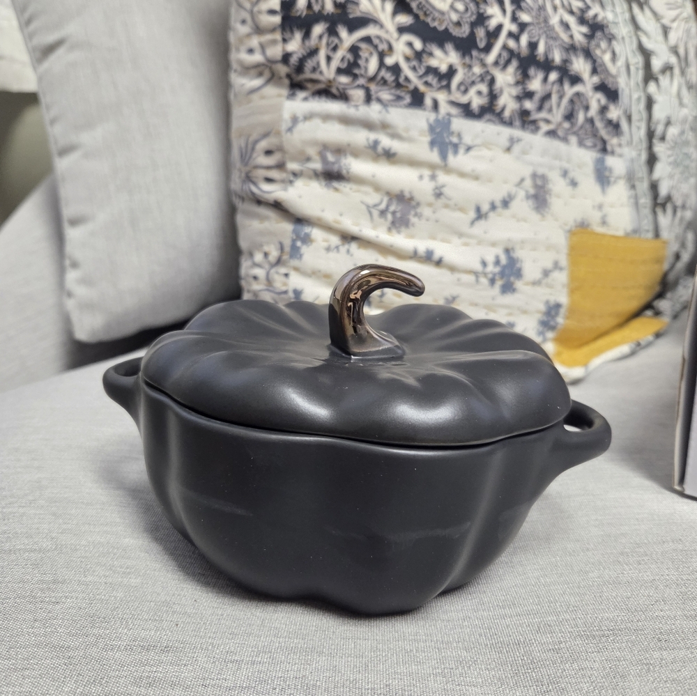 Staub Black Pumpkin Cocotte